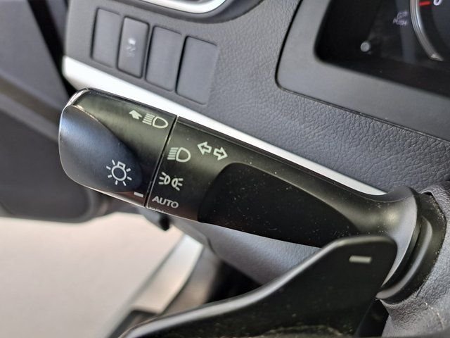 Used 2015 Silver Toyota SE image 12