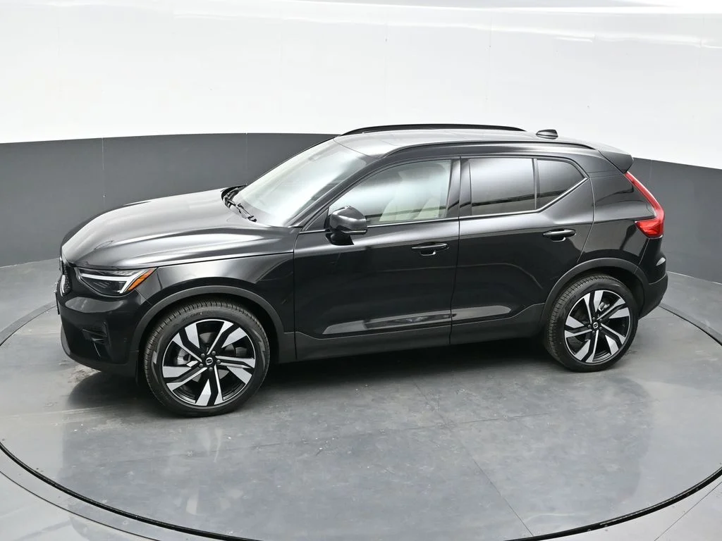Certified Used 2025 Onyx Black Volvo Ultra image 32