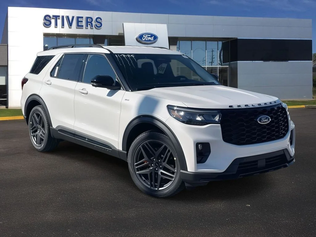 New 2026 Star White Metallic Tri-Coat Ford ST-Line image 1