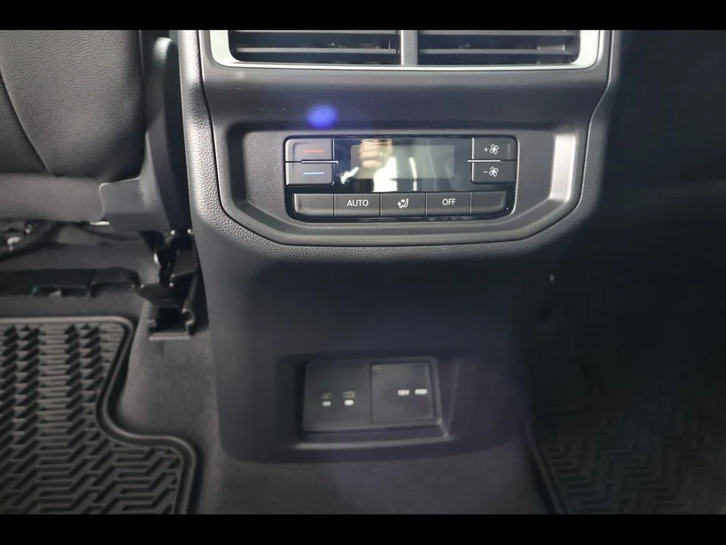 New 2026 Silver Volkswagen 2.0T SE w/Technology image 12