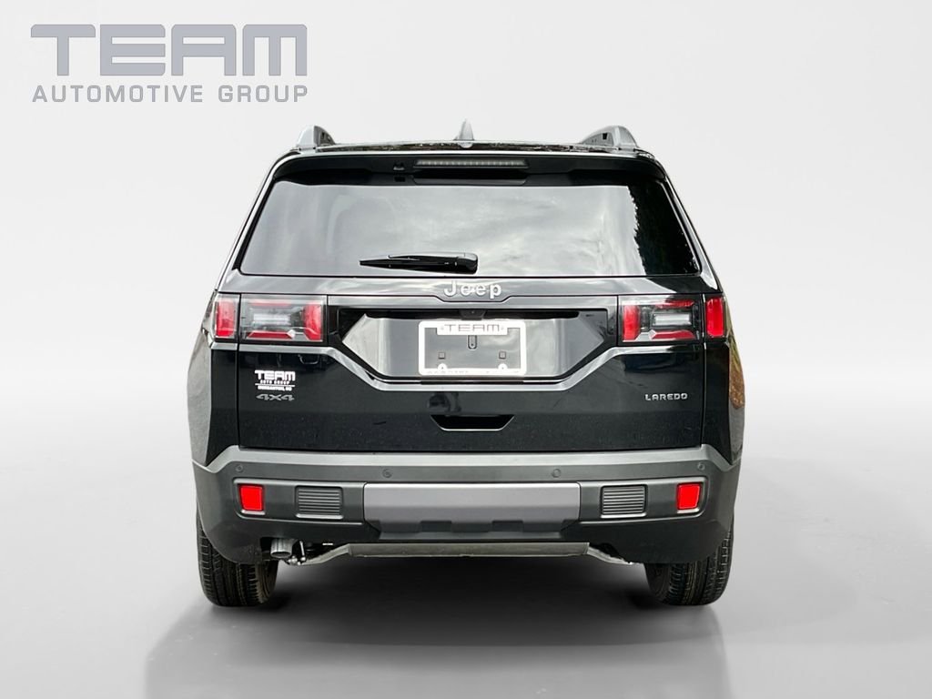 New 2026 Diamond Black Crystal Pearl-Coat Exterior Paint Jeep Laredo image 6