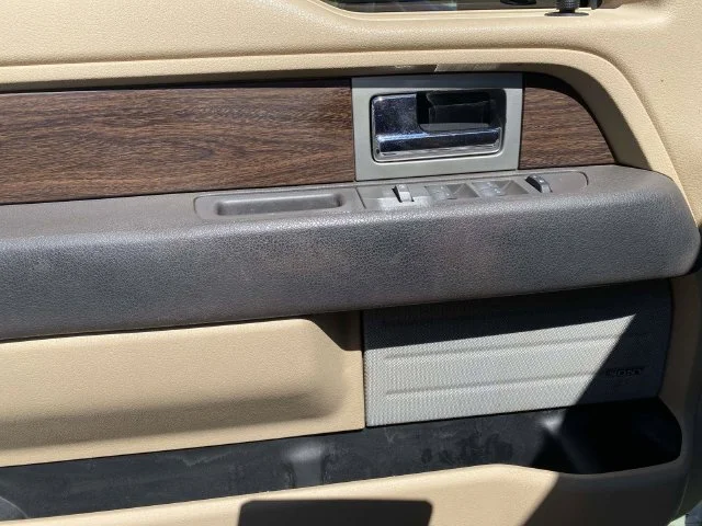 Used 2013 White Ford Lariat image 16