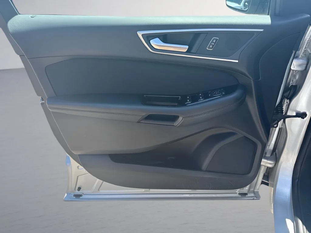 Used 2018  Ford SEL image 27