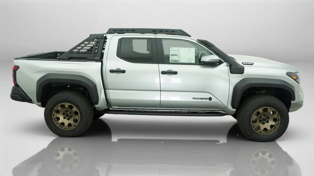 New 2026 Celestial Silver Metallic Toyota Trailhunter image 37