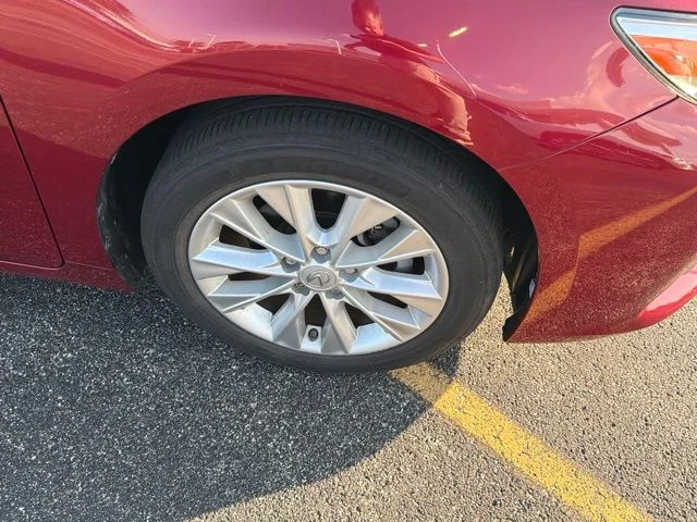 Used 2015 Red Lexus 300h image 4