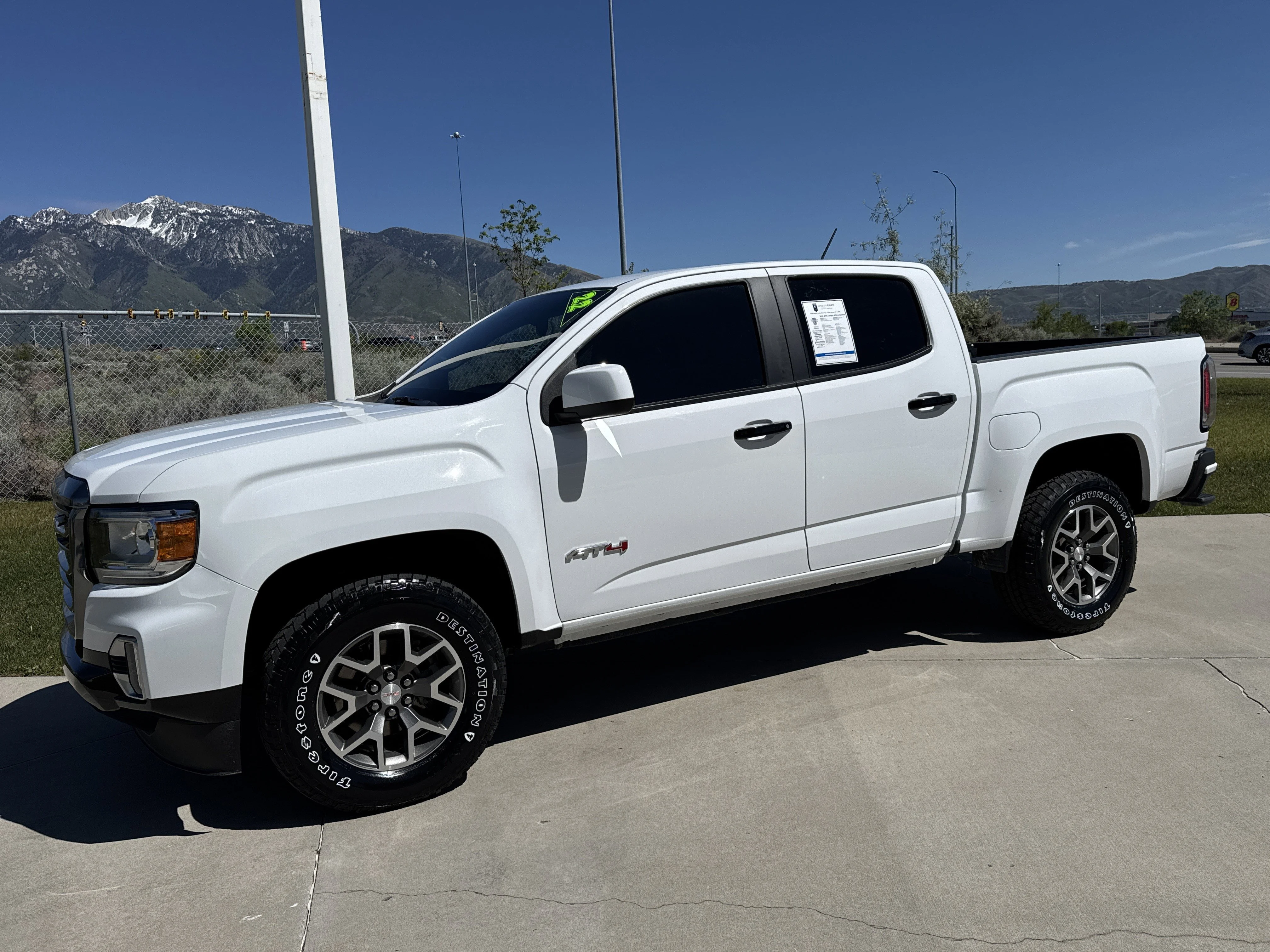 Used 2022 Summit White GMC 4WD AT4 w/Leather image 2