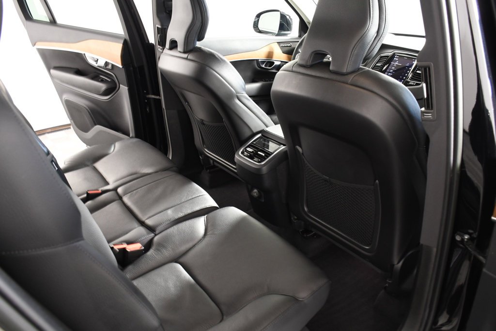 Used 2023 Onyx Black Metallic Volvo B6 Plus 7-Seater image 21