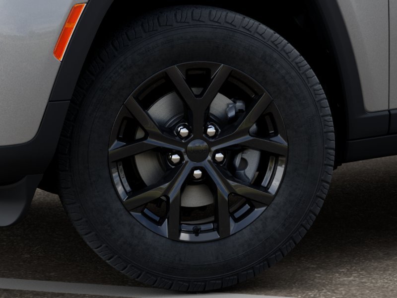 New 2026 Silver Zynith Exterior Paint Jeep Laredo Altitude image 34