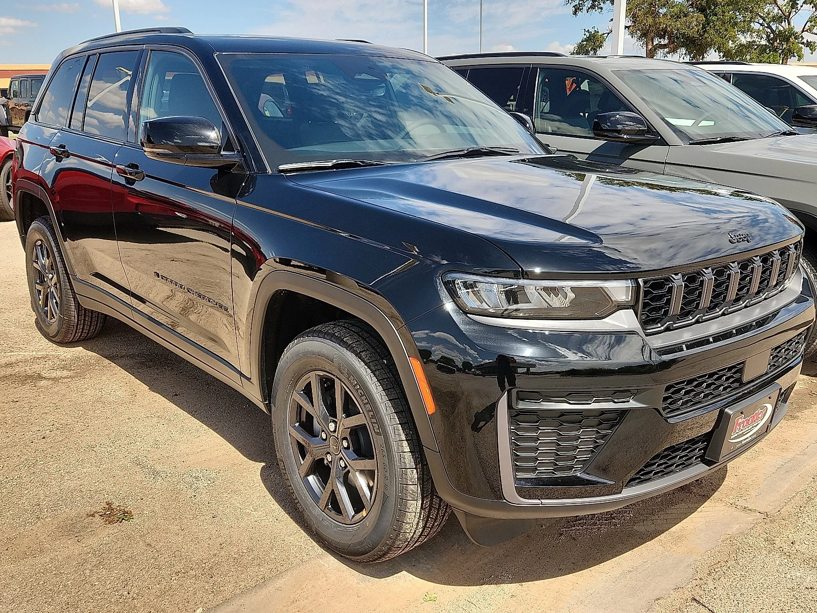 New 2027 High-Gloss Black Paint Jeep LAREDO ALTITUDE 4X4 image 4