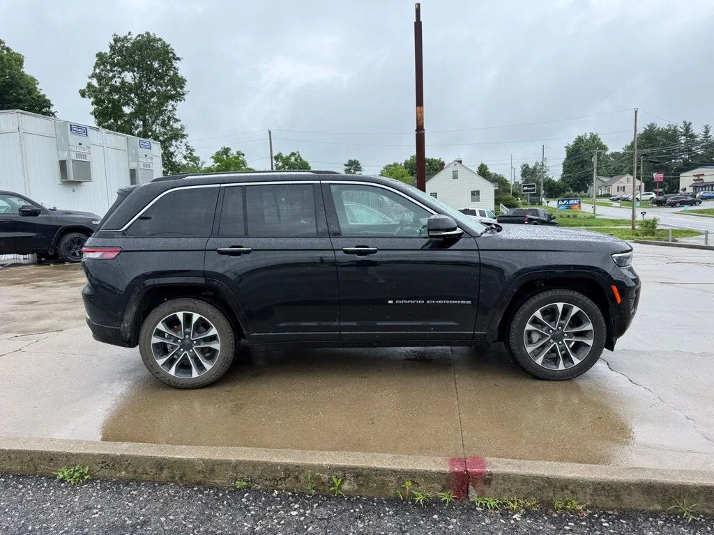 Used 2023 Black Jeep Overland image 5