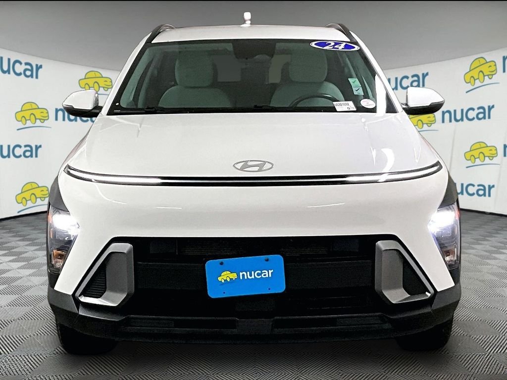 Used 2024 White Hyundai SEL image 2