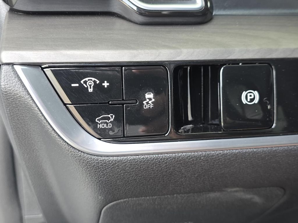 Used 2024 White Kia X-Line image 31