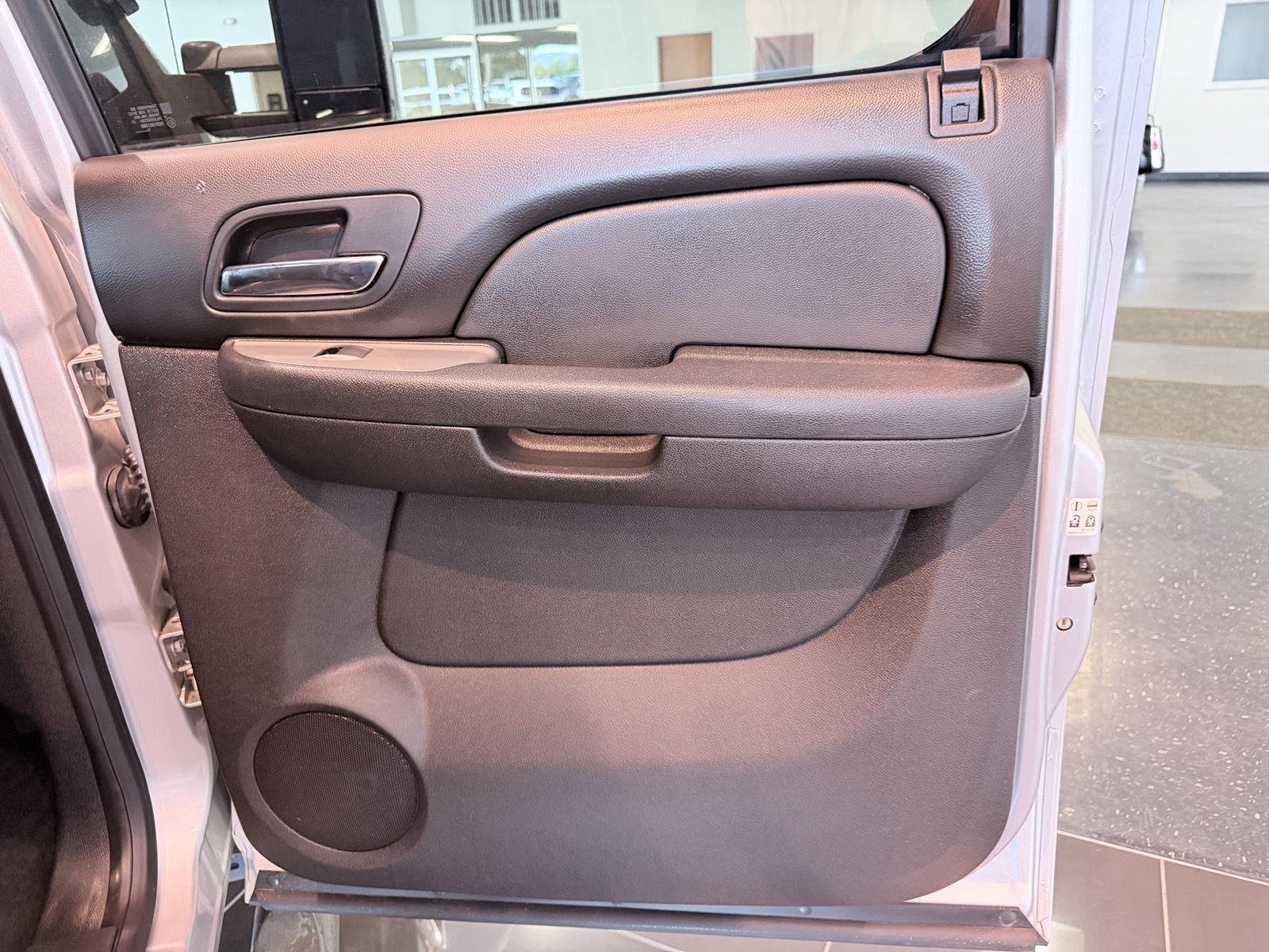 Used 2014 Silver Ice Metallic Chevrolet LTZ image 24