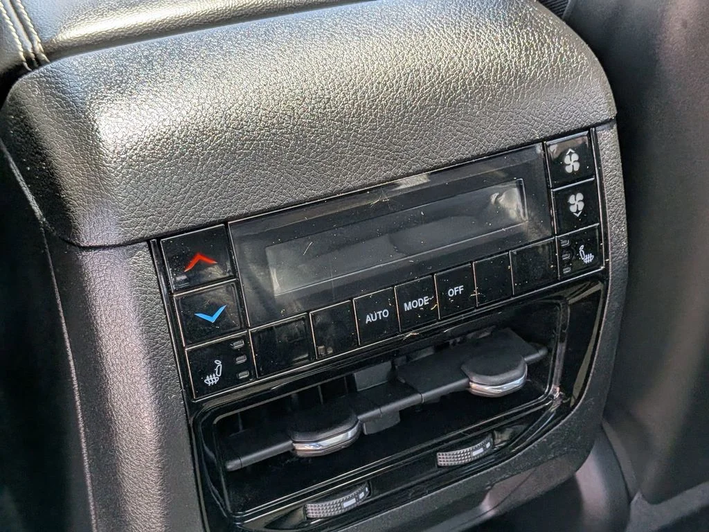 Used 2023 White Jeep Limited image 27