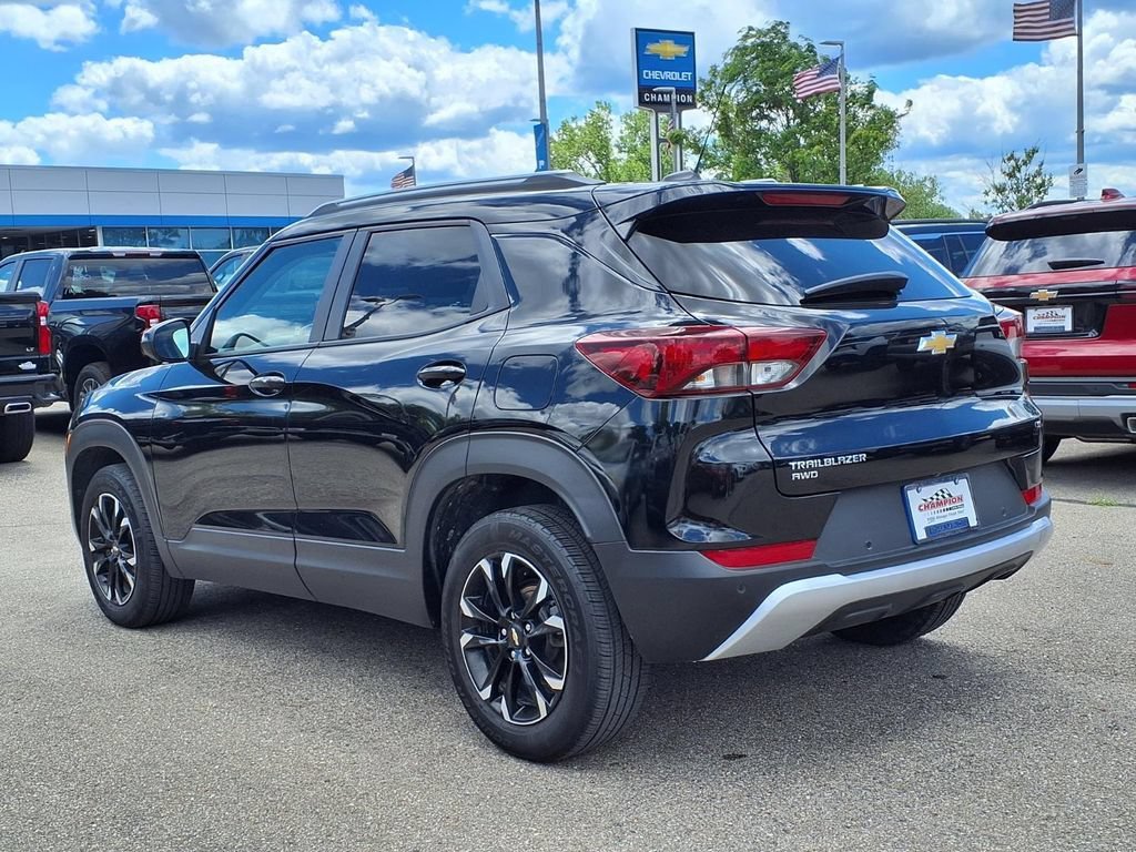 Used 2021 MOSAIC BLACK METALLIC Chevrolet LT image 7