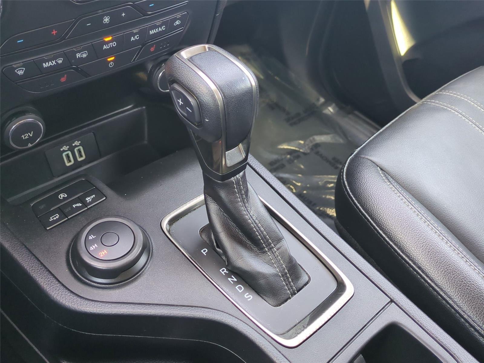 Used 2020 Iconic Silver Ford LARIAT image 30