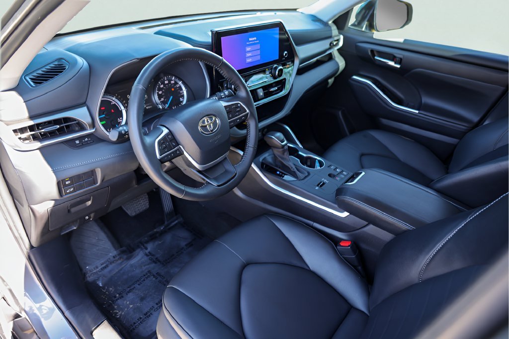 2026 Toyota Highlander XLE - Photo 12
