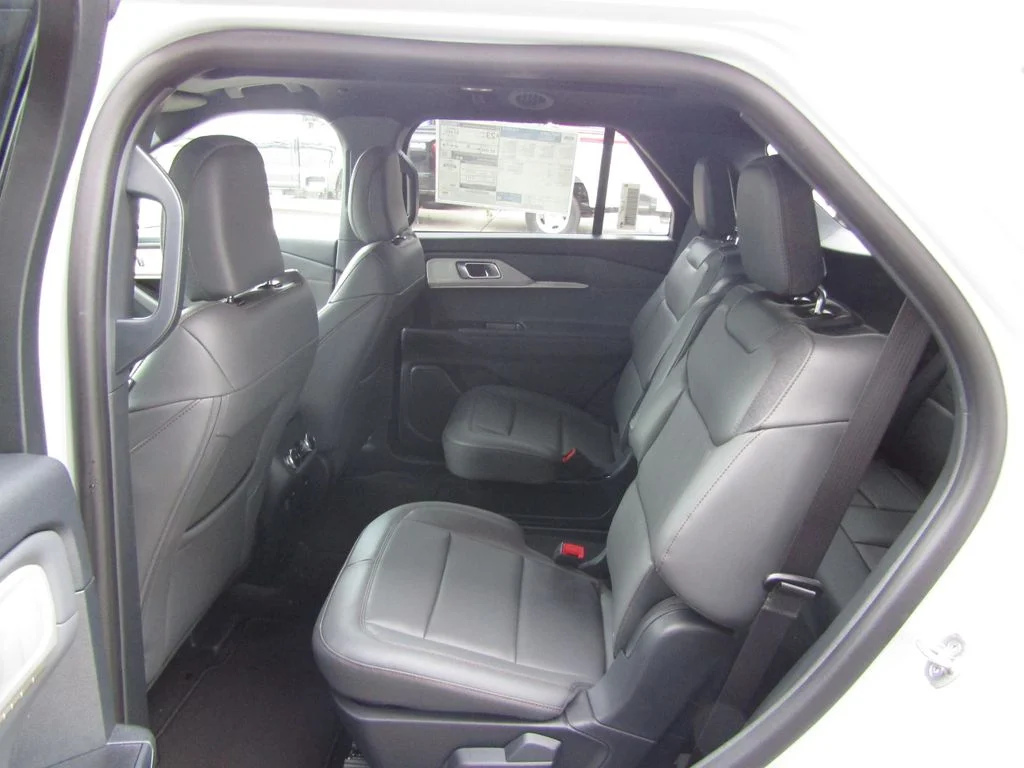 New 2027 Avalanche Gray Ford Active image 34