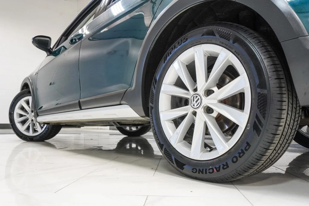Used 2019  Volkswagen TSI S image 41