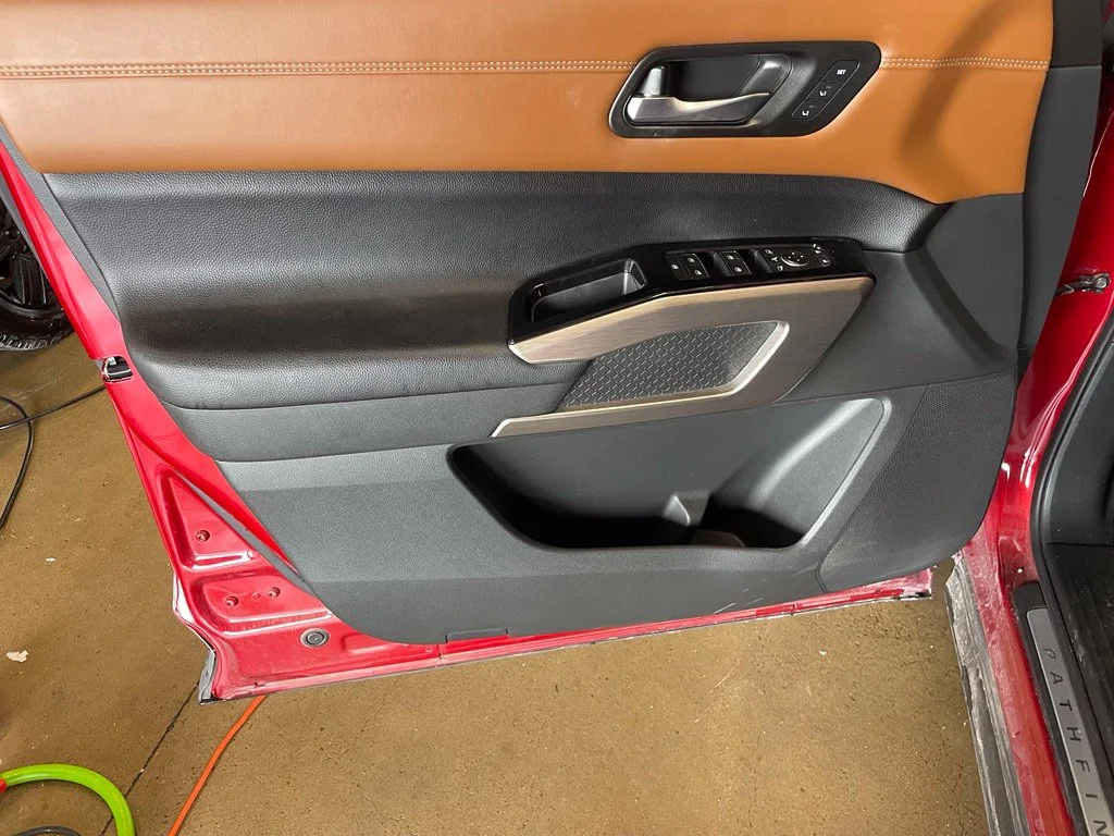 Used 2023 Red Nissan Platinum image 9