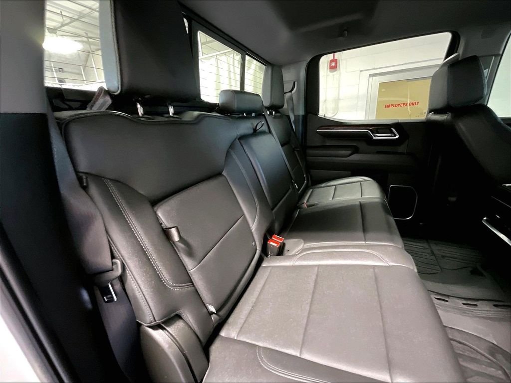 Used 2025 White GMC Elevation image 16
