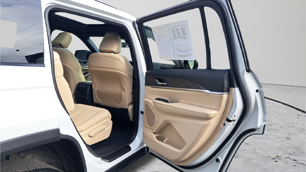 Used 2024 White Jeep Limited image 13