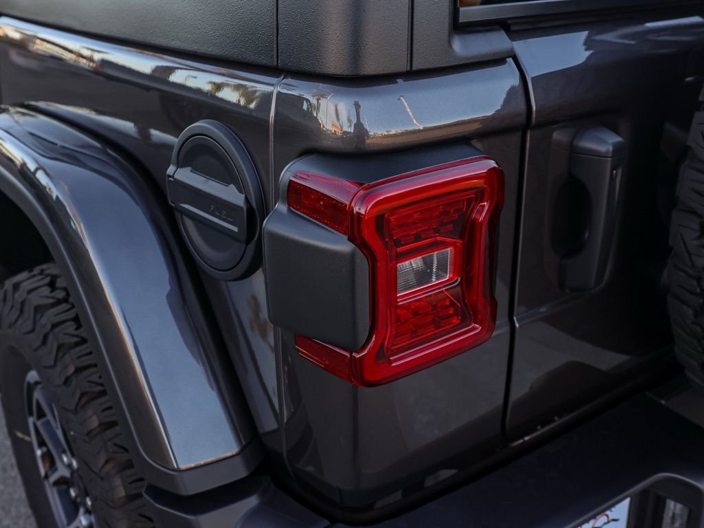 New 2026 Granite Crystal Metallic Clear-Coat Exterior Paint Jeep Rubicon image 6