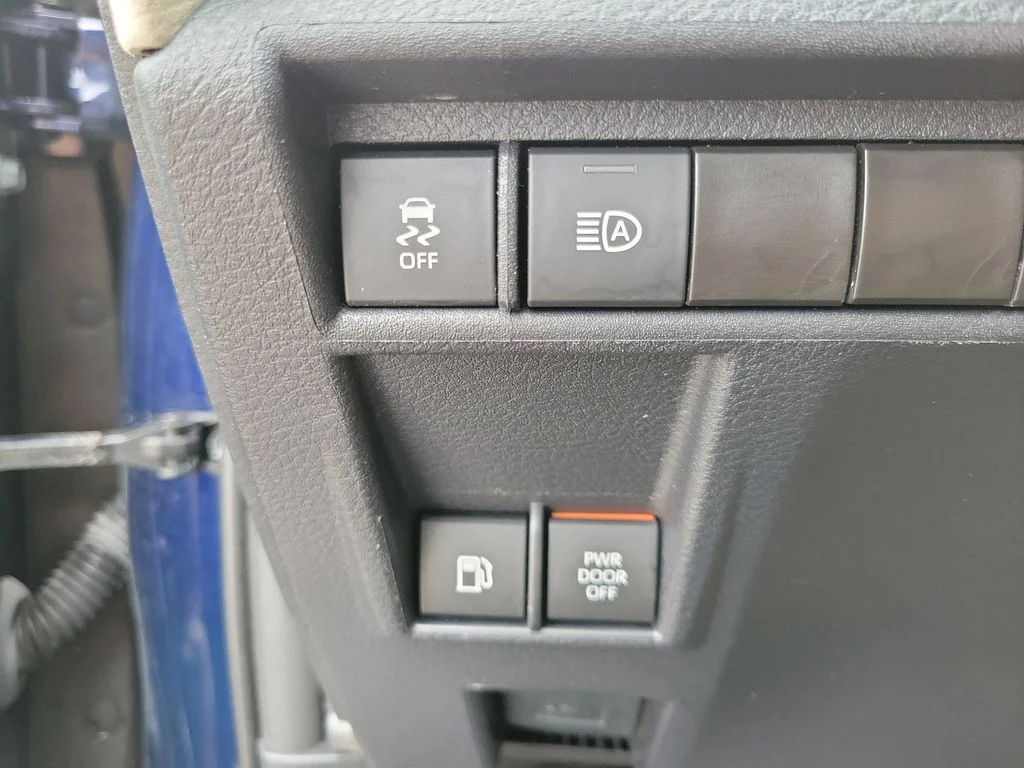 Used 2023  Toyota XLE image 23