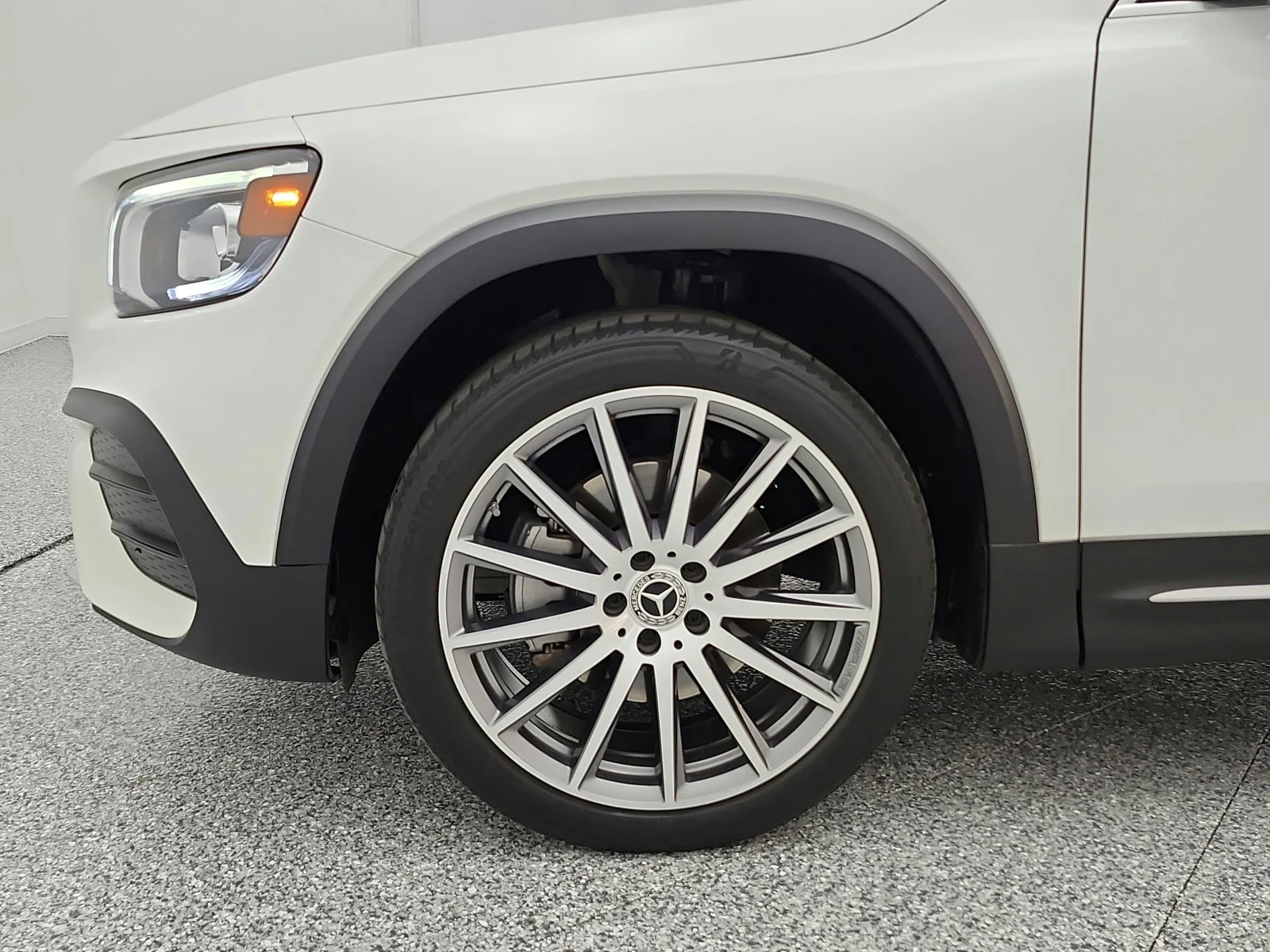 Used 2022 Polar White Mercedes-Benz GLB 250 SUV image 15
