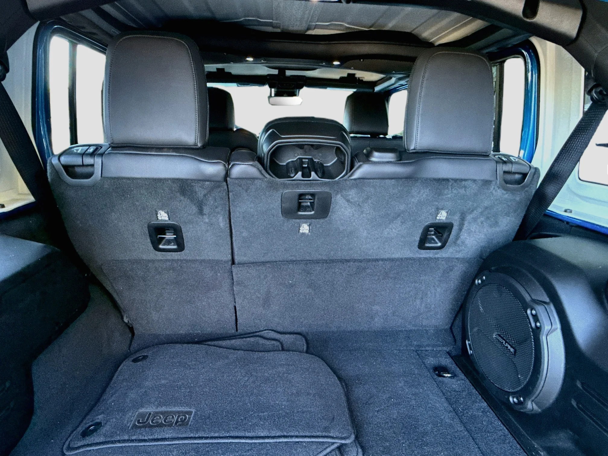 Certified Used 2025 Hydro Blue Pearlcoat Jeep Sahara image 27