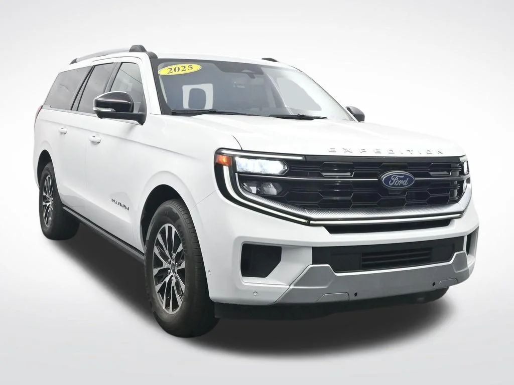 Certified Used 2025 Oxford White Ford Platinum image 3