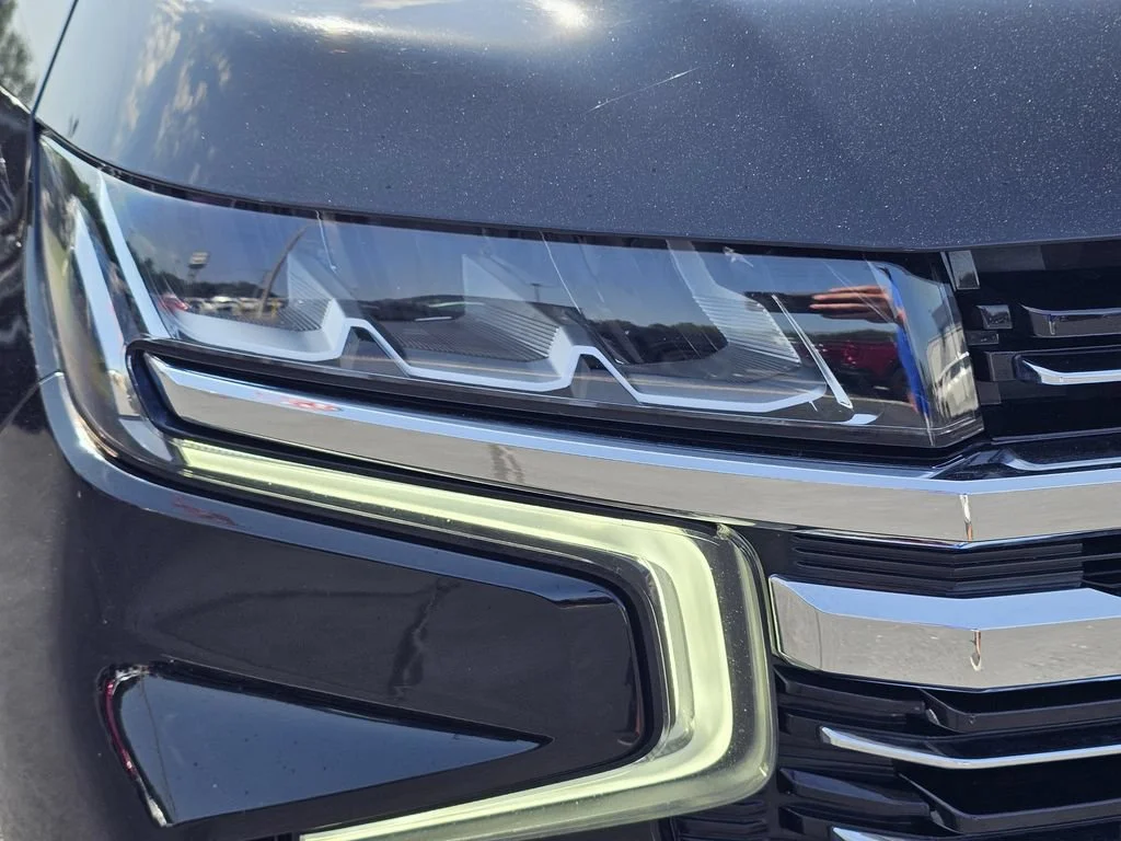 Used 2021 BLACK Chevrolet LT image 4