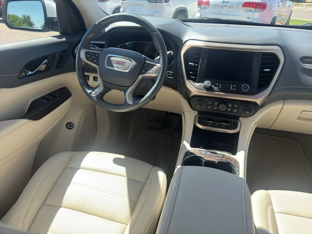 Used 2022 White Frost Tricoat GMC Denali image 19