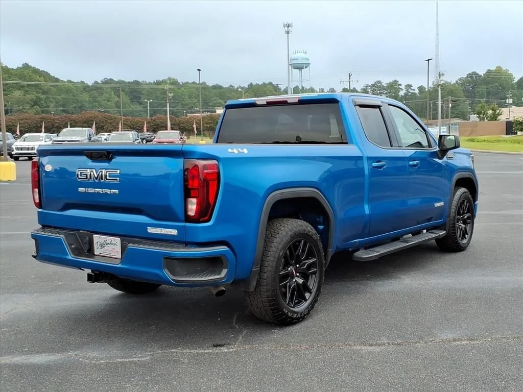 Used 2023 DYNAMIC BLUE METALLIC GMC Elevation image 20