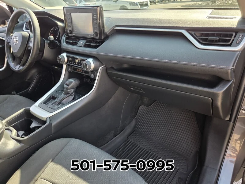 Used 2021 Magnetic Gray Metallic TOYOTA XLE FWD image 16
