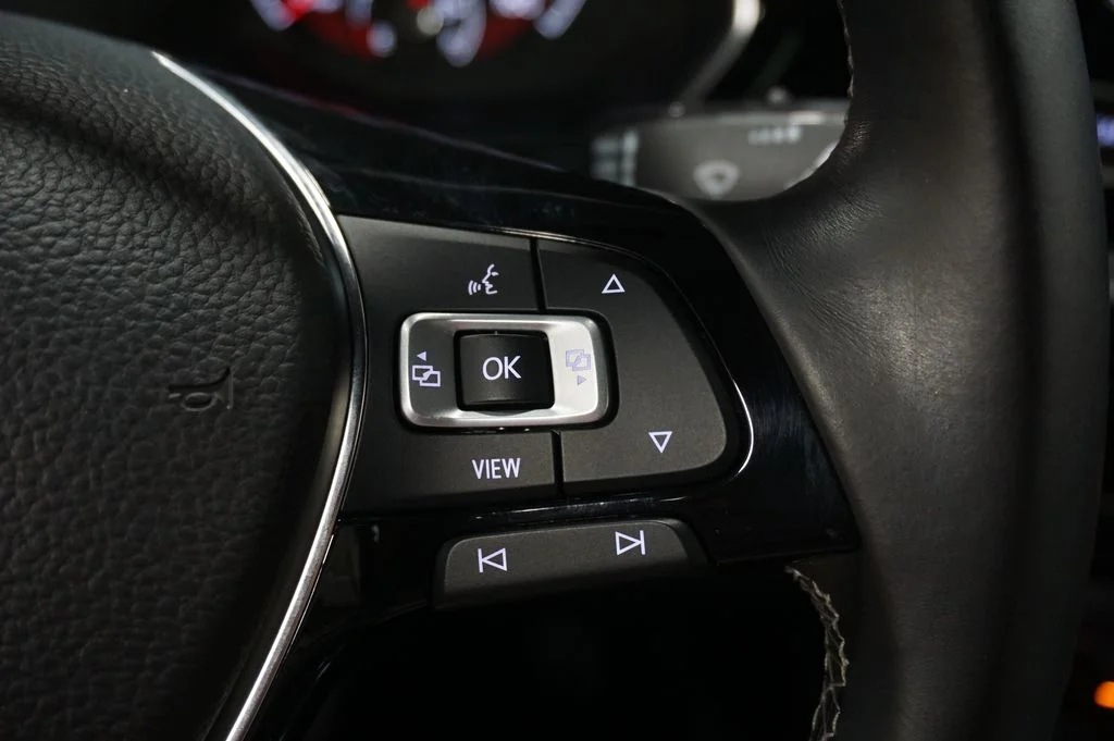 Used 2019 Platinum Gray Metallic Volkswagen R-Line image 20