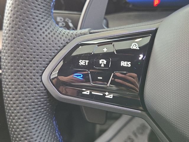 New 2026 Mythos Black Metallic Volkswagen 2.0T image 10