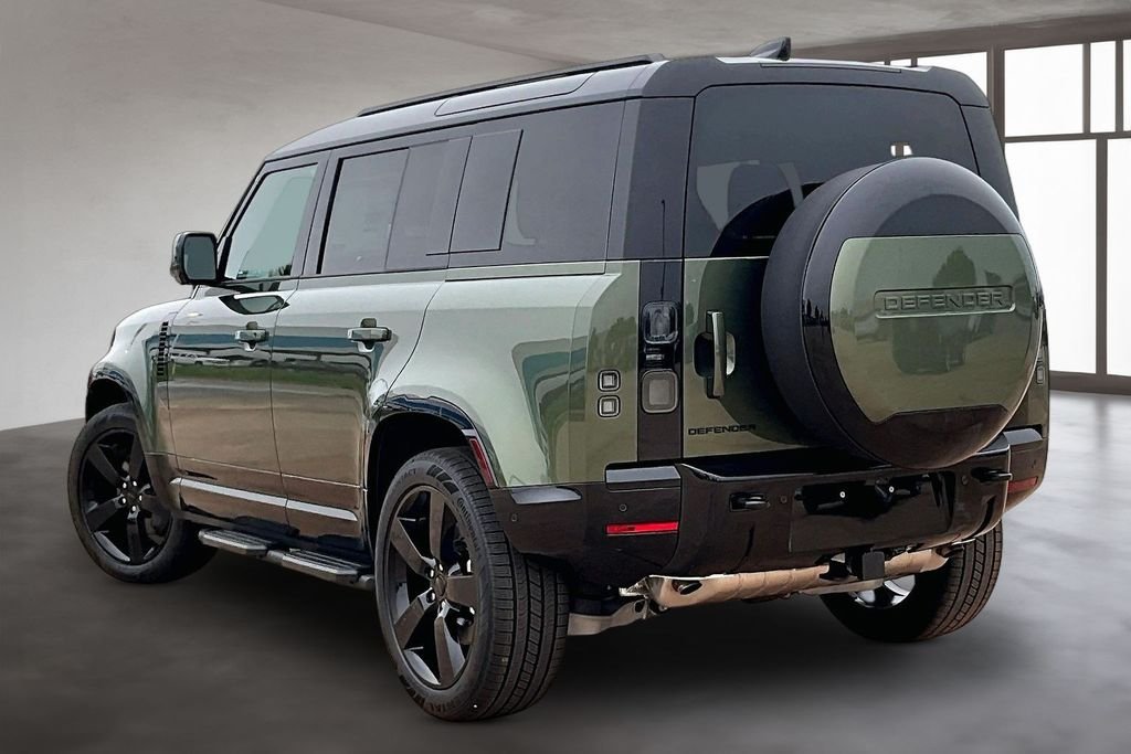 New 2026 Woolstone Green Metallic Land Rover X-Dynamic SE image 3