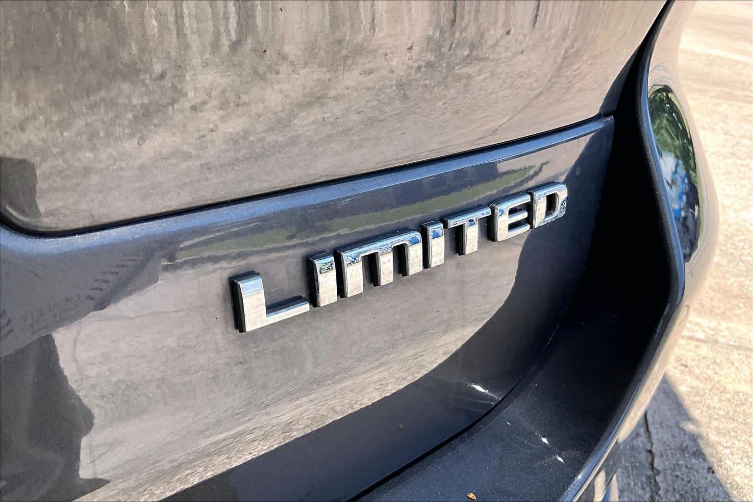 Used 2022 Baltic Gray Metallic Clearcoat Jeep Limited image 10