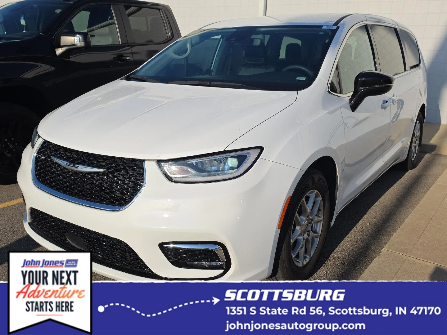 Used 2024 White Chrysler Touring L image 1