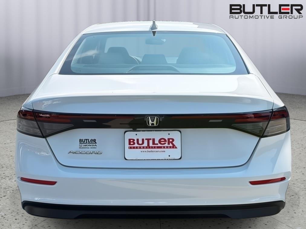 Used 2023 Platinum White Pearl Honda EX image 5