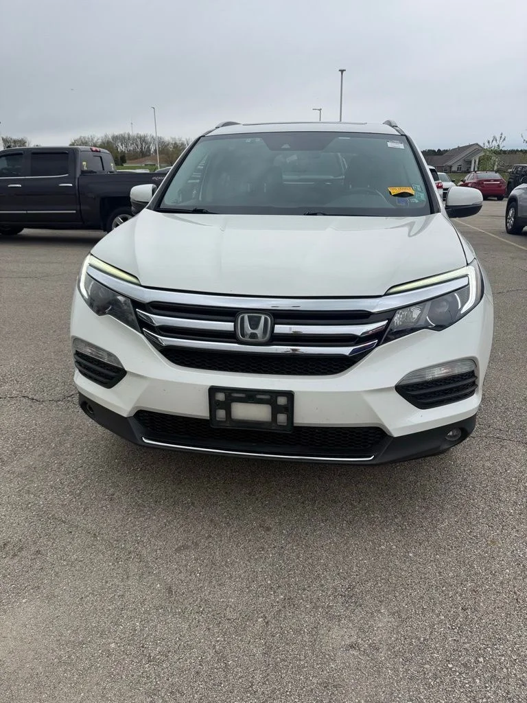 Used 2018 Honda Pilot Touring with VIN 5FNYF6H96JB026161 for sale in Mount Pleasant, WI