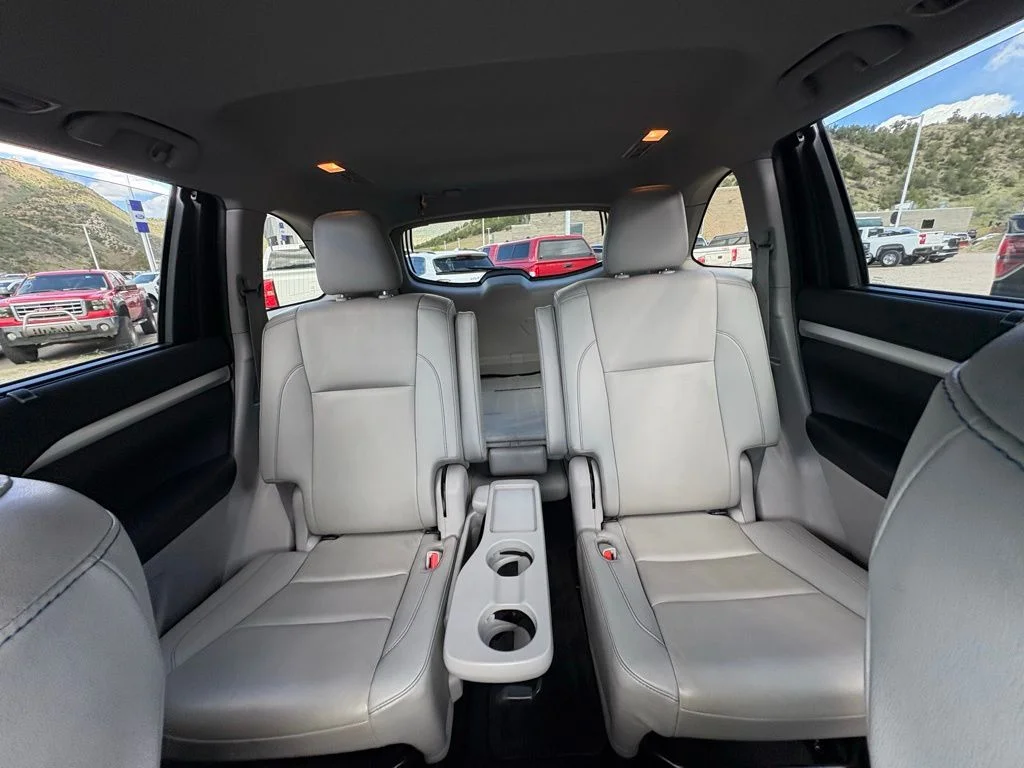 Used 2019 Predawn Gray Mica Toyota XLE image 6
