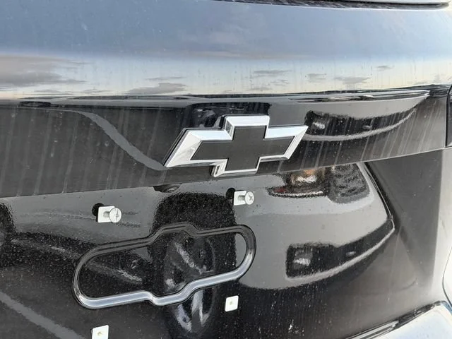 New 2027 Mosaic Black Metallic Chevrolet ACTIV image 12
