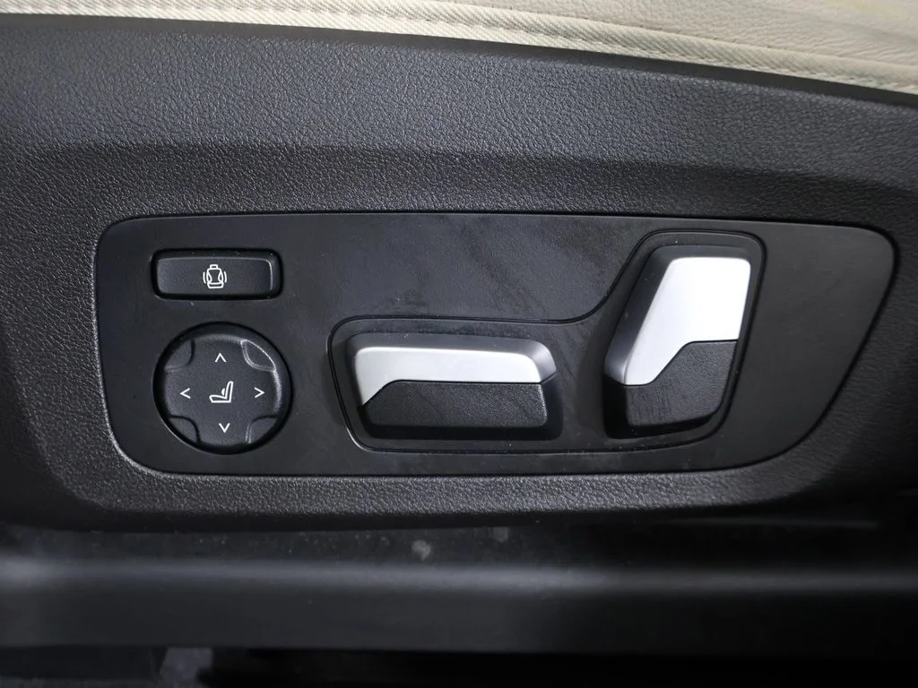 Used 2022 Carbon Black Metallic BMW xDrive30i image 36