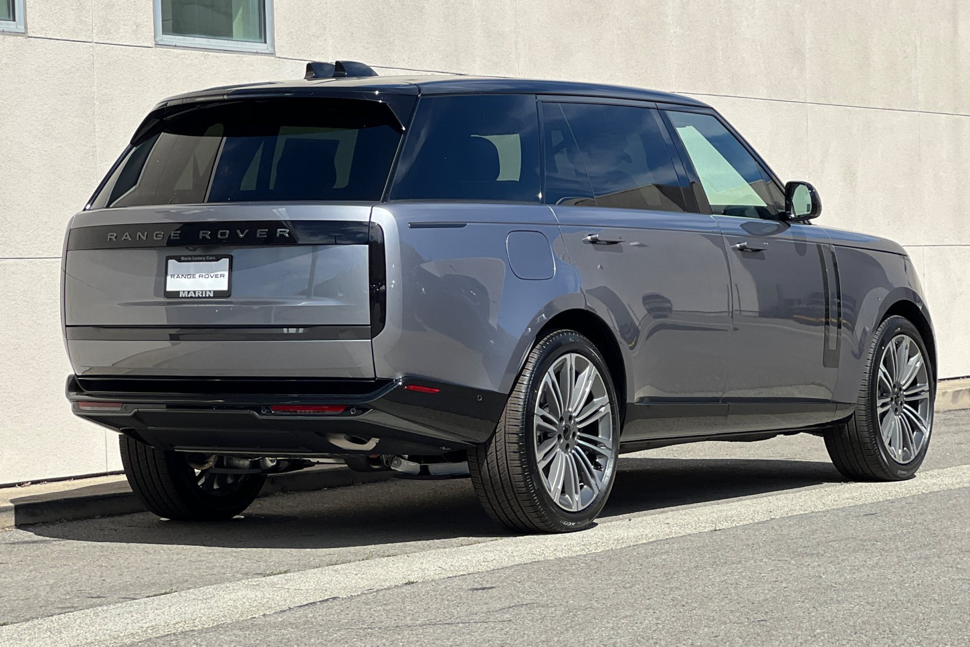 New 2026 Eiger Grey Land Rover SE image 2