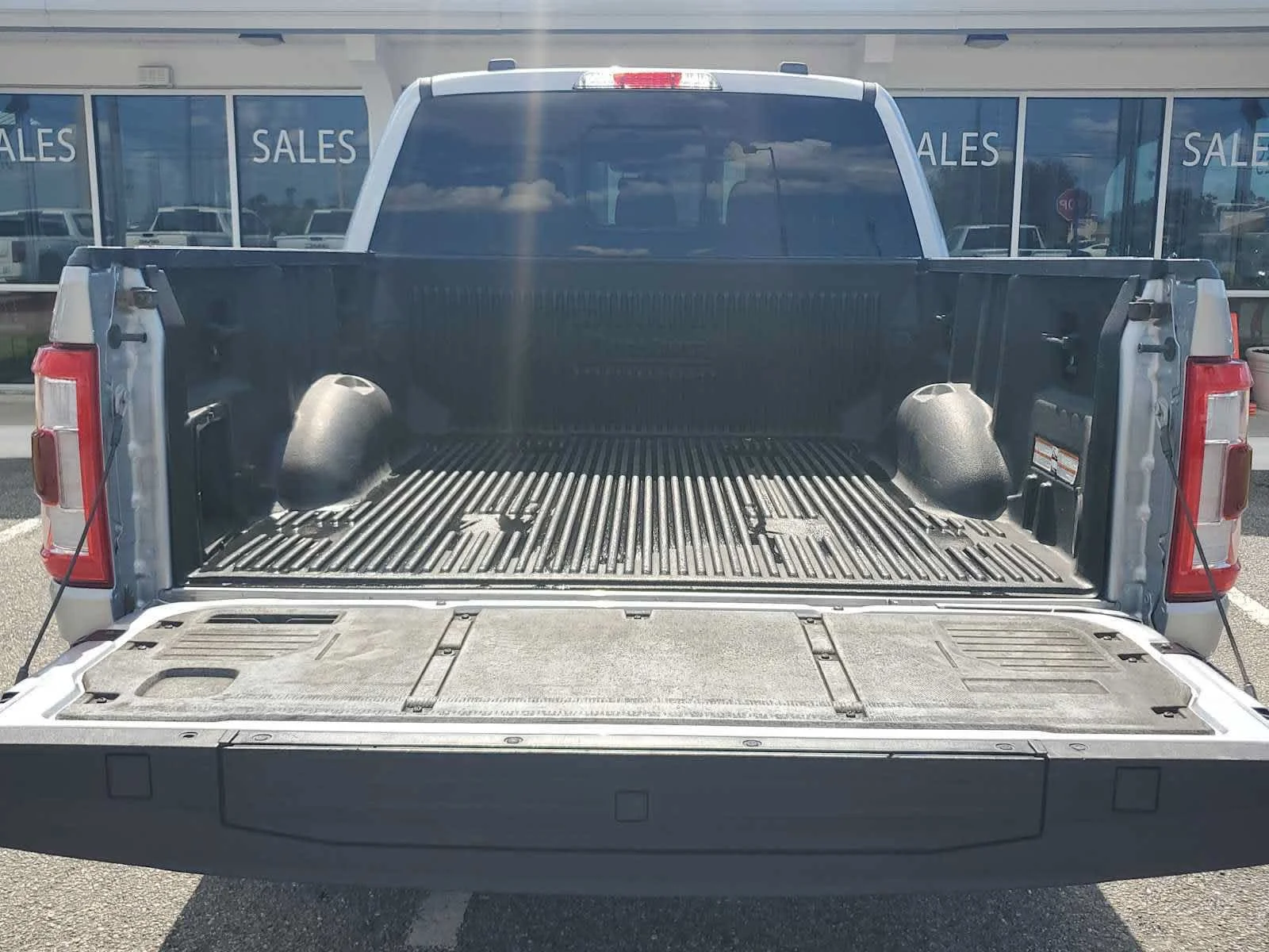 Used 2023  Ford XL image 5