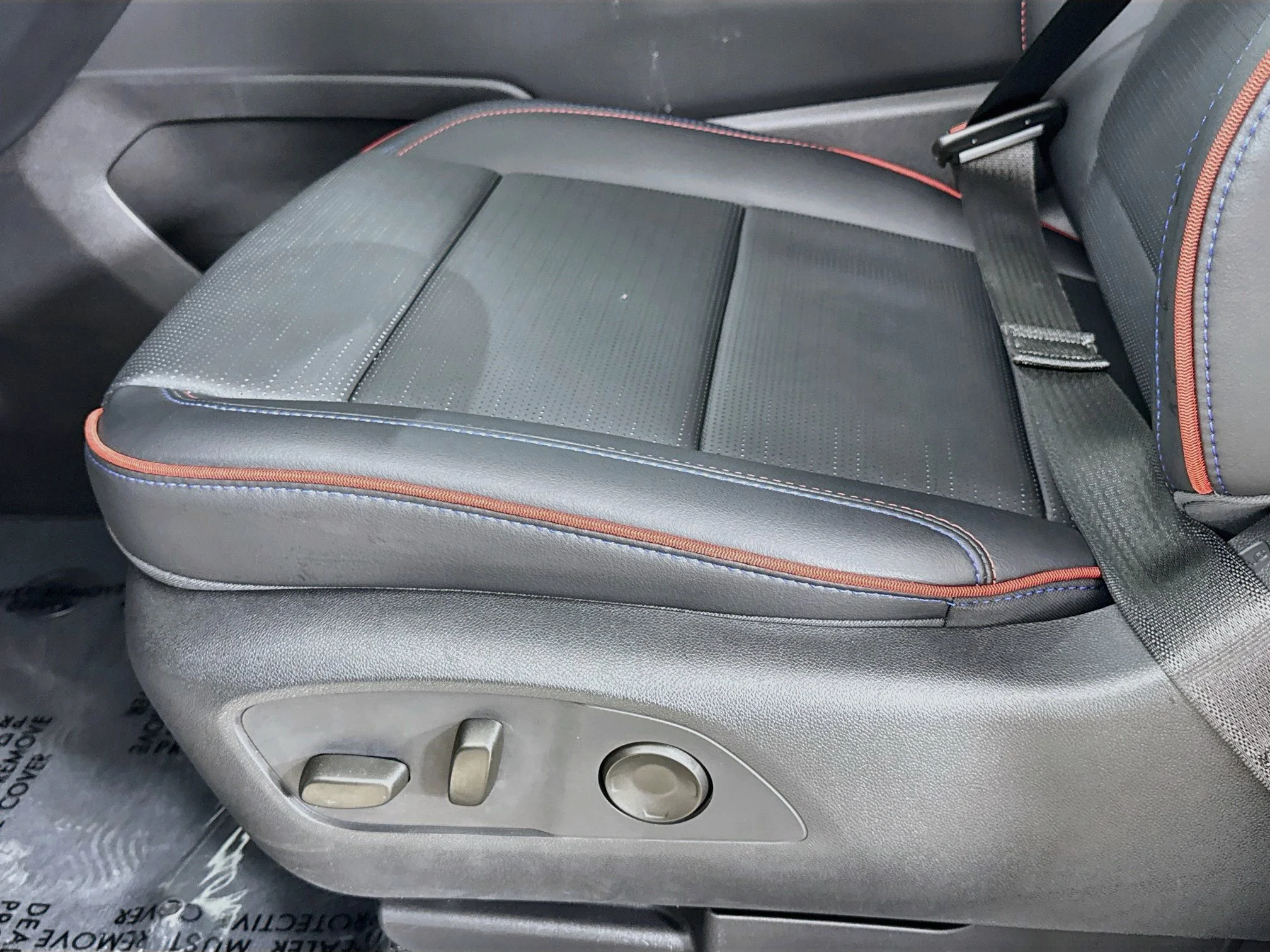 Used 2025 Summit White Chevrolet RST - Extended Range image 22