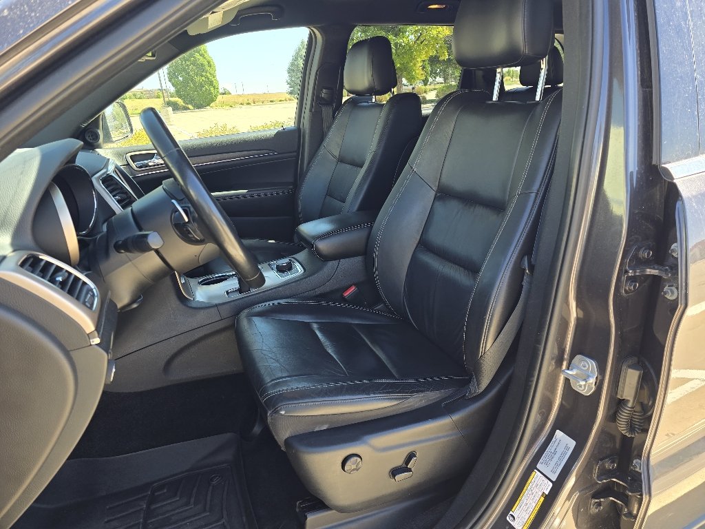 Used 2015 Granite Crystal Metallic Clearcoat Jeep Limited image 13