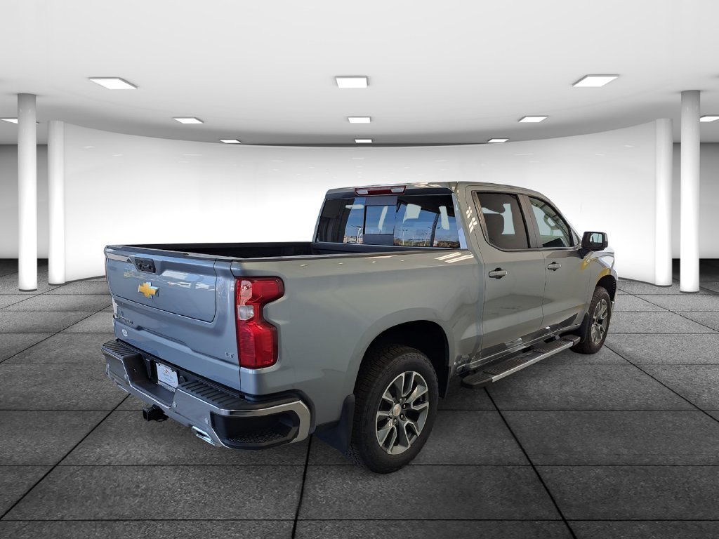 2026 Chevrolet Silverado 1500 LT Crew Cab Pickup Slide 3
